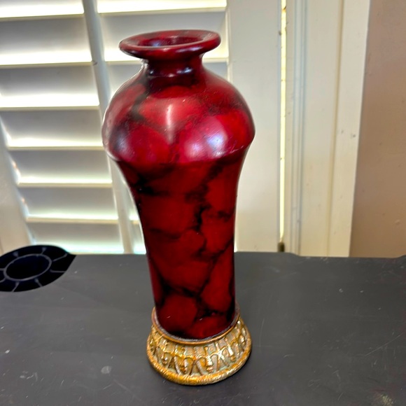 Red vase - Picture 2 of 3